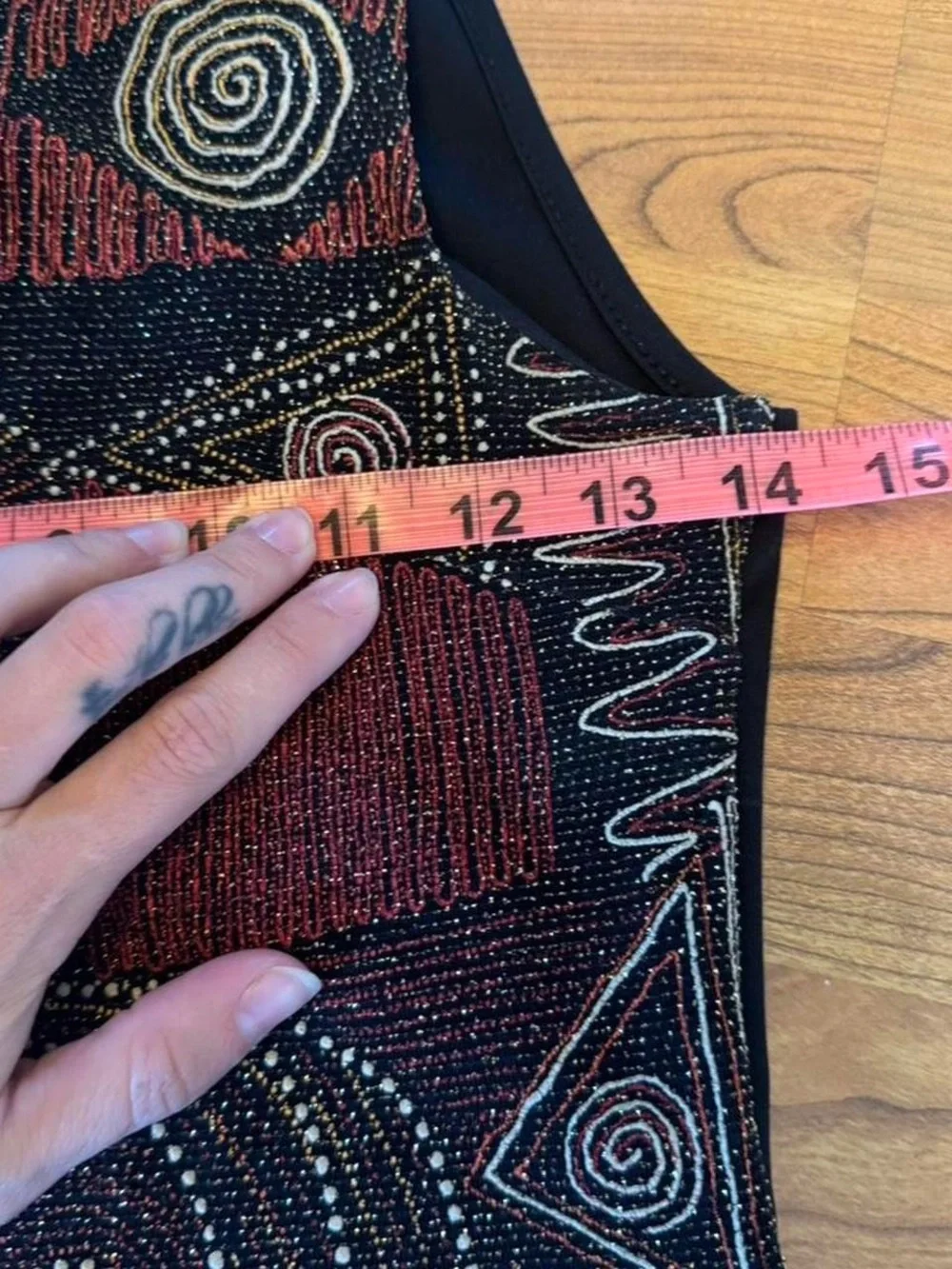 VTG 90s Y2K Esisto di contapel Black Geometric Embroidered Knit Tank Top
Women S - Picture 7 of 8